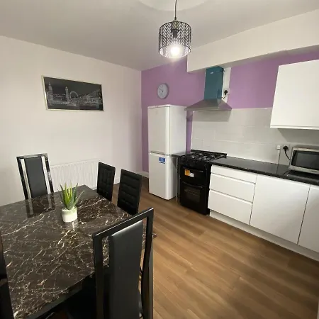 Apartmán Modern 2 Bedroom Flat Close To Centre *
