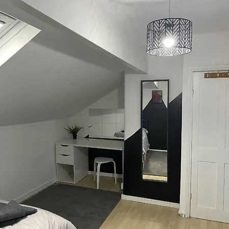 Apartmán Modern 2 Bedroom Flat Close To Centre